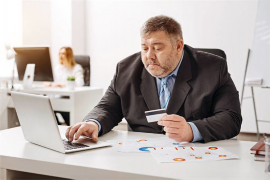 爱民对付老赖：刘小姐被老赖拖欠货款